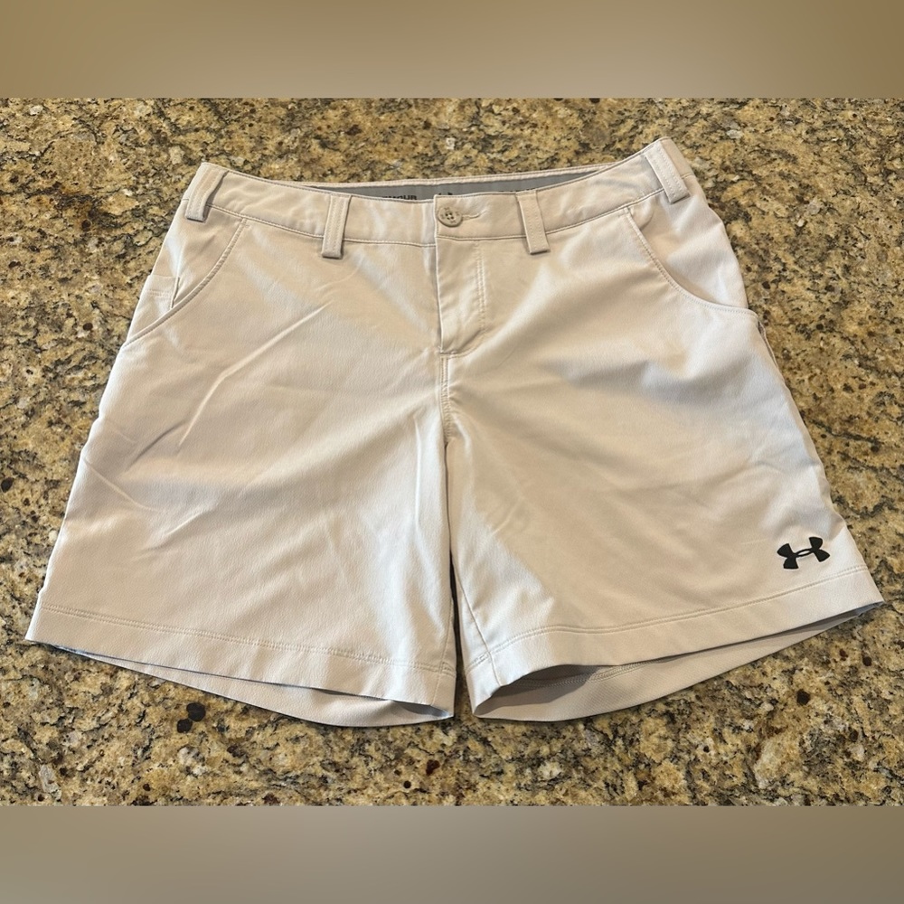Under Armour Women's Loose Beige Shorts w/Pockets - Size 6